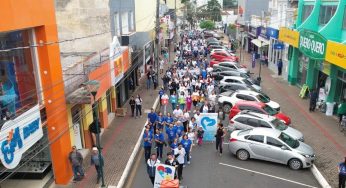 Caminhada do Autismo reúne mais de duzentas pessoas pelo centro de Castro