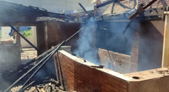 Churrasco durante demolição de casa acaba em incêndio em Ponta Grossa