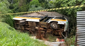 Tombamento de ônibus escolar deixa 16 feridos em Apucarana