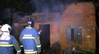 Homem incendeia casa do próprio irmão no Neves em PG