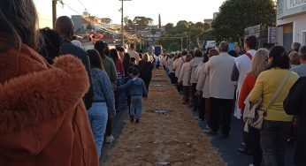 Procissão de Corpus Christi reúne centenas de fiéis nas ruas de Castro. Veja imagens