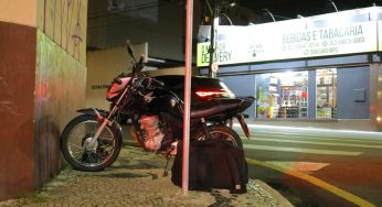 Motociclista bate em parede de colégio após acidente no centro de PG