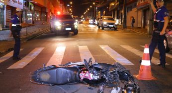 Motociclista sem CNH fura sinal vermelho e provoca acidente em PG
