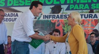 Governador entrega escrituras de casas a 579 famílias nos Campos Gerais