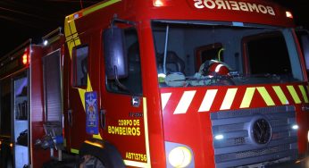 Dois veículos pegam fogo na noite de terça-feira em Castro
