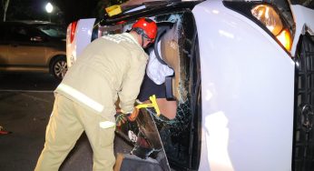 Motorista perde a direção e tomba veículo em avenida de Ponta Grossa