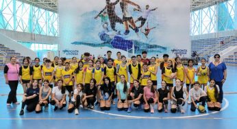 Viva Vôlei: projeto reúne 105 crianças em treino na Arena Multiuso