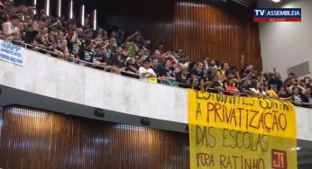 Projeto de terceirização de escolas deve ser votado nesta segunda (03). Sessão foi suspensa por protestos