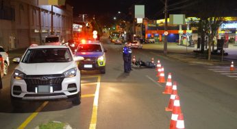 Motociclista fica em estado grave após acidente na Carlos Cavalcanti