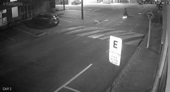 Câmera de segurança flagra queda de motociclista na Palmeirinha