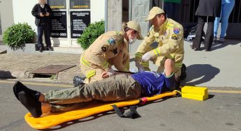 Veículo fura preferencial e atinge motociclista no centro de PG