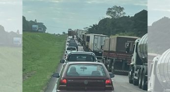 Grande fluxo de veículos causa congestionamento BR-277, sentido PG