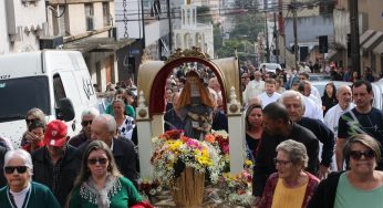 Procissão e missa reúne diversas pessoas no dia de Sant’Ana em Ponta Grossa. Veja imagens