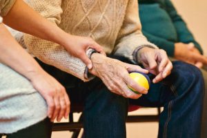 Setembro Lilás: campanha desafia o estigma do Alzheimer