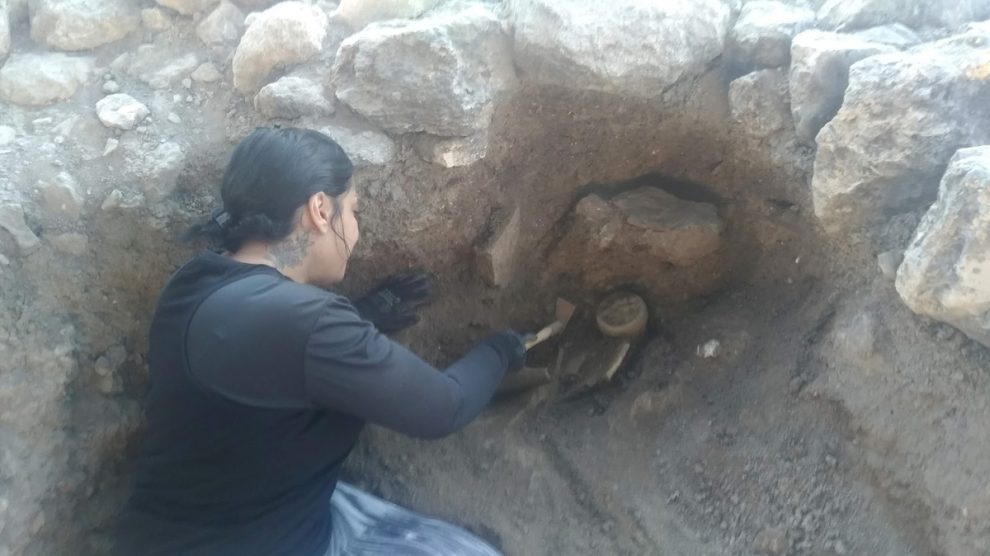 Historiadora explica o uso de radiocarbono na Arqueologia