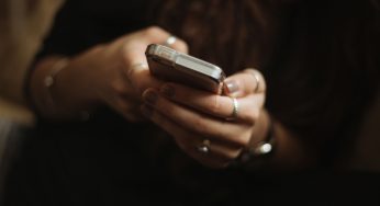 IA tem aumentado falsos reviews de apps, diz DoubleVerify