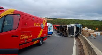 Caminhão tomba e motorista fica ferido em rodovia da região