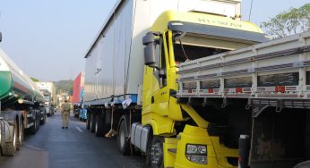 Engavetamento entre três caminhões deixa um ferido na BR-376 em Ponta Grossa