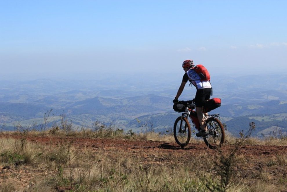 Cicloturismo traz conexão entre natureza e cultura no Brasil