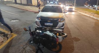 Motociclista fica ferido após colisão com carro em rotatória de PG