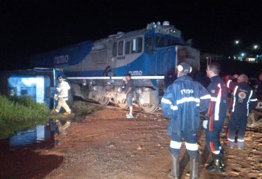 Descarrilamento de trem em Ponta Grossa mobiliza Corpo de Bombeiros