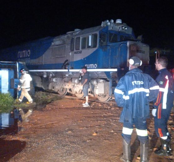 Descarrilamento de trem em Ponta Grossa mobiliza Corpo de Bombeiros