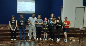 Cursinho gratuito de PG proporciona 7 horas de aulas seguidas na madrugada