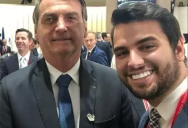 bolsonaro-e-seu-ex-assessor-filipe-martins-preso-pela-pf-1722630722556_v2_450x450.jpg