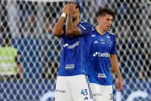 cruzeiro_joao_marcelo_e_lucas_romero_derrota_sul_americana