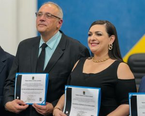 Diplomação oficializa mandato de Elisangela Pedroso e vereadores em Carambeí Boca no Trombone Diplomação oficializa mandato de Elisangela Pedroso e vereadores em Carambeí