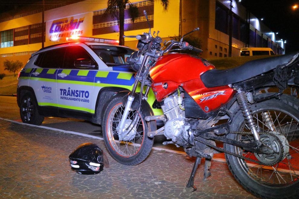 Motociclista atropela pedestre que fica ferido próximo a mercado em bairro de Ponta Grossa Boca no Trombone Motociclista atropela pedestre que fica ferido próximo a mercado em bairro de Ponta Grossa