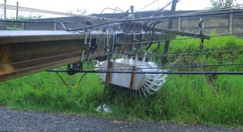 Queda de poste deixa moradores sem energia elétrica em vila de Ponta Grossa