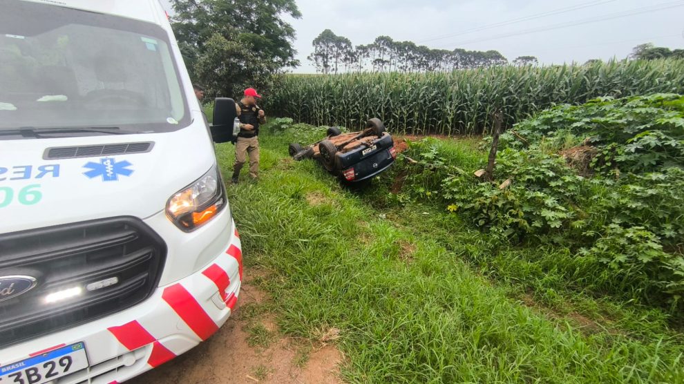 Capotamento na PR-092 deixa motorista ferido em cidade da região Boca no Trombone Capotamento na PR-092 deixa motorista ferido em cidade da região