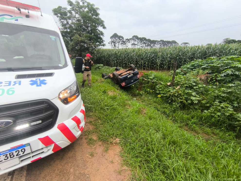 Capotamento na PR-092 deixa motorista ferido em cidade da região Boca no Trombone Capotamento na PR-092 deixa motorista ferido em cidade da região