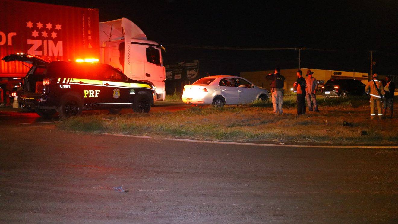 Acidente envolve dois carros e deixa motorista ferido na Souza Naves em PG Boca no Trombone Acidente envolve dois carros e deixa motorista ferido na Souza Naves em PG