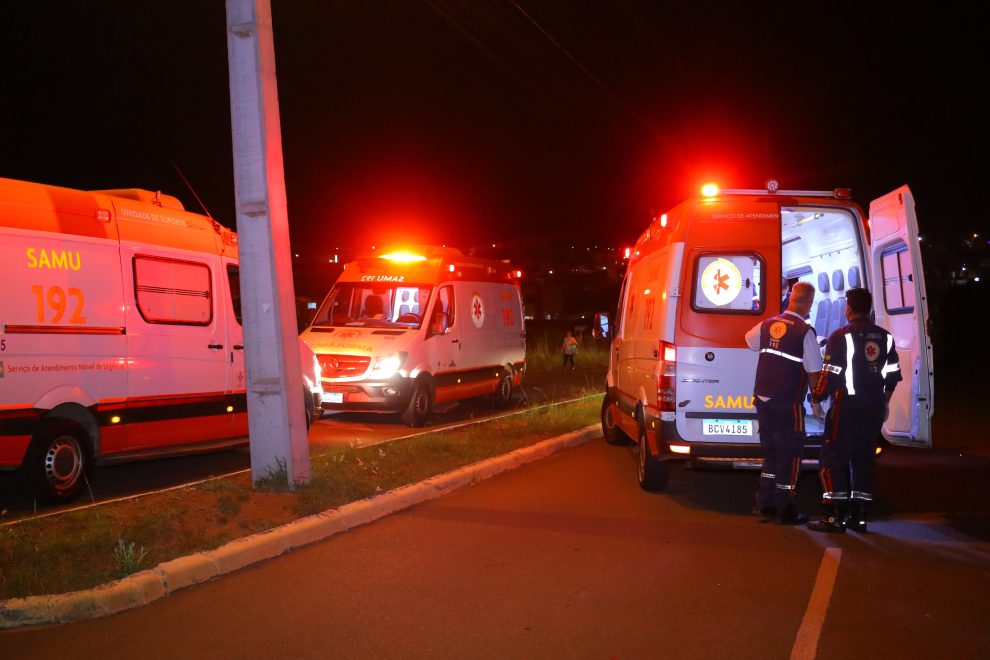 Motociclista e pedestres feridos em acidente grave em Ponta Grossa Boca no Trombone Motociclista e pedestres feridos em acidente grave em Ponta Grossa