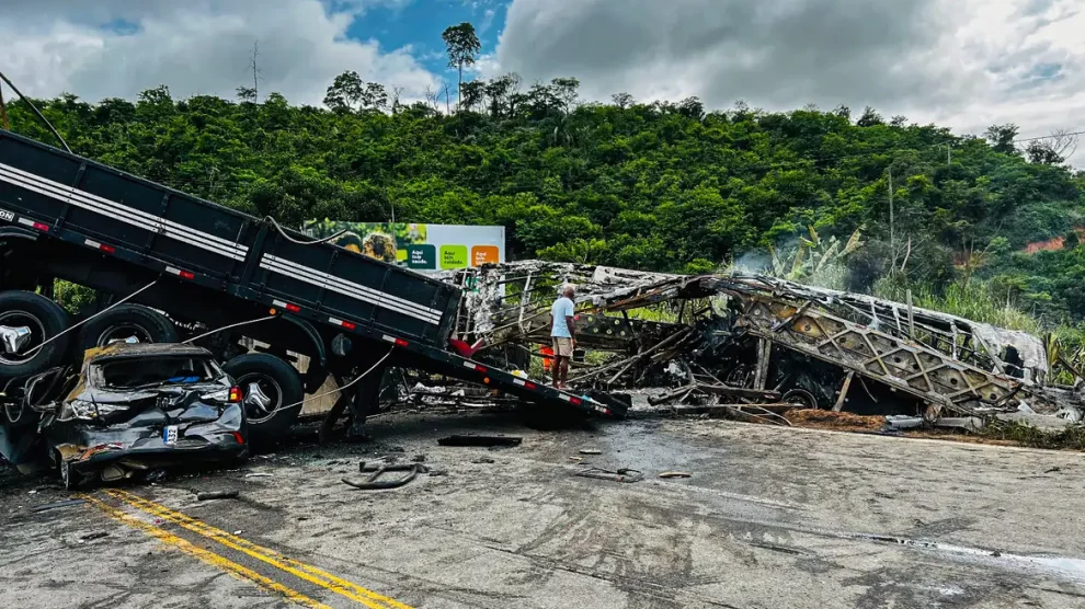 Motorista de carreta envolvida em acidente se apresenta à polícia Boca no Trombone Motorista de carreta envolvida em acidente se apresenta à polícia