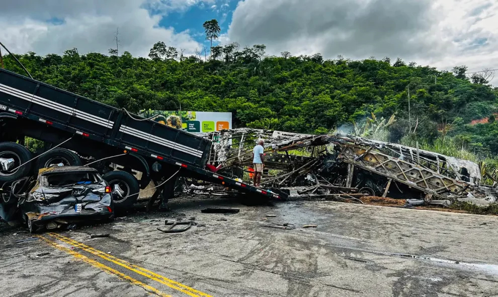 Motorista de carreta envolvida em acidente se apresenta à polícia Boca no Trombone Motorista de carreta envolvida em acidente se apresenta à polícia