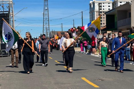 Carambeí celebra 29 anos com desfile cívico sobre "Fatos e Lendas" nesta sexta-feira Boca no Trombone Carambeí celebra 29 anos com desfile cívico sobre "Fatos e Lendas" nesta sexta-feira