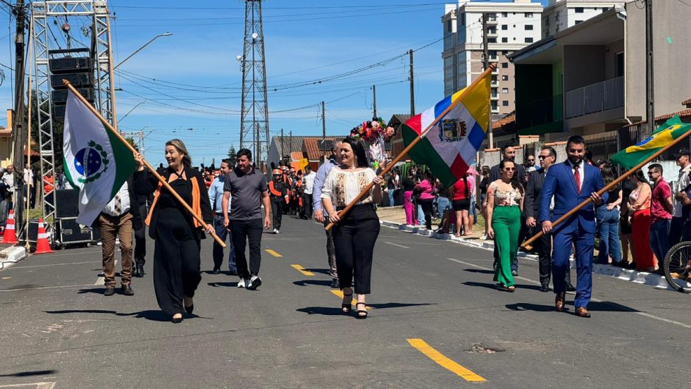 Carambeí celebra 29 anos com desfile cívico sobre "Fatos e Lendas" nesta sexta-feira Boca no Trombone Carambeí celebra 29 anos com desfile cívico sobre "Fatos e Lendas" nesta sexta-feira