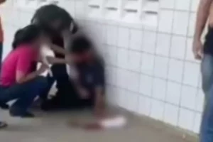 Jovem armada com revólver e facas ataca colega em escola Boca no Trombone Jovem armada com revólver e facas ataca colega em escola