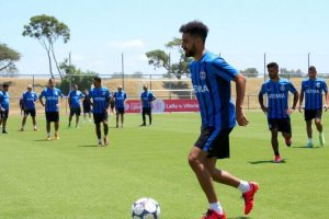 gremio-finaliza-treinos-e-enfrenta-vitoria-sem-rodrigo-ely-devido-a-lesao  gremio-finaliza-treinos-e-enfrenta-vitoria-sem-rodrigo-ely-devido-a-lesao