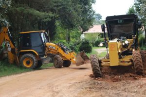 Com máquinas locadas, prefeitura de Castro reforça operação para recuperar estragos das chuvas