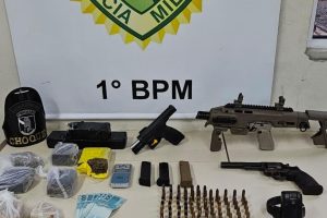 Homem é preso com armas e drogas dentro de pousada em Ponta Grossa