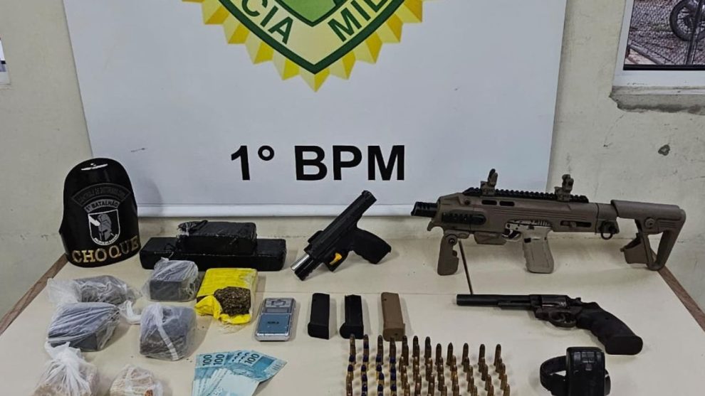 Homem é preso com armas e drogas dentro de pousada em Ponta Grossa Boca no Trombone Homem é preso com armas e drogas dentro de pousada em Ponta Grossa