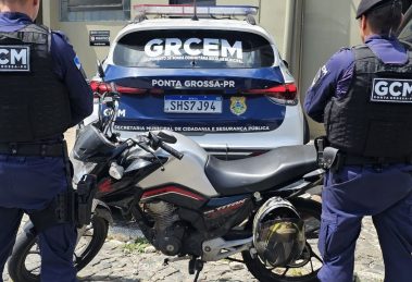 GCM apreende moto furtada em patrulhamento no bairro Uvaranas em PG Boca no Trombone GCM apreende moto furtada em patrulhamento no bairro Uvaranas em PG