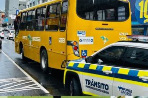 Idoso é atropelado por ônibus no centro de Ponta Grossa