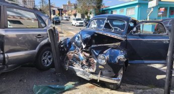 Carro antigo é atingido por veículo e três pessoas ficam feridas no Centro de PG