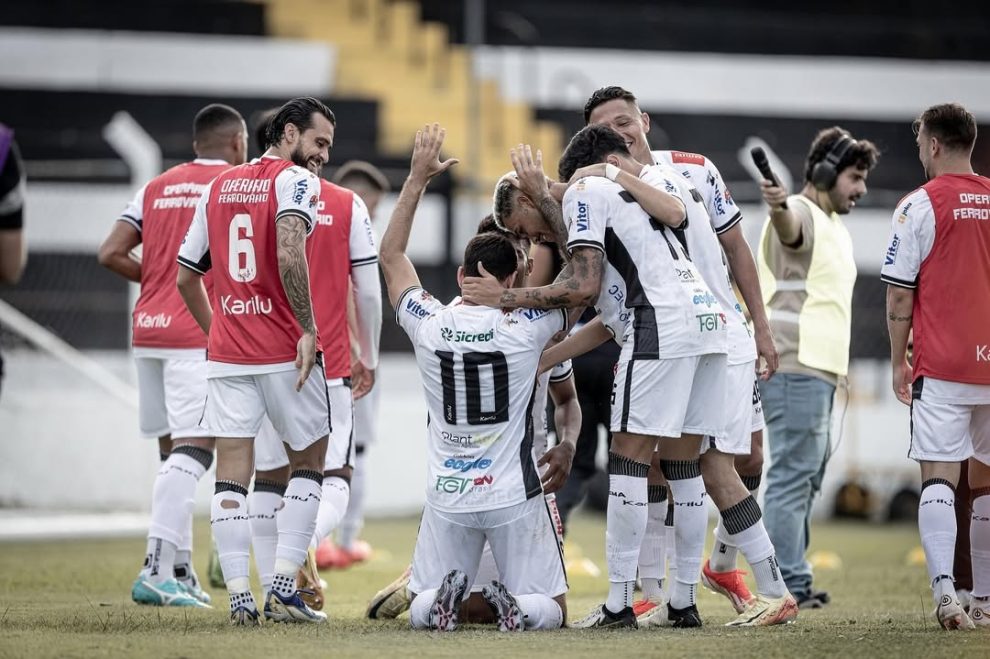 Operário Boca no Trombone IMagem mostram jogador do Operário comemorando gol