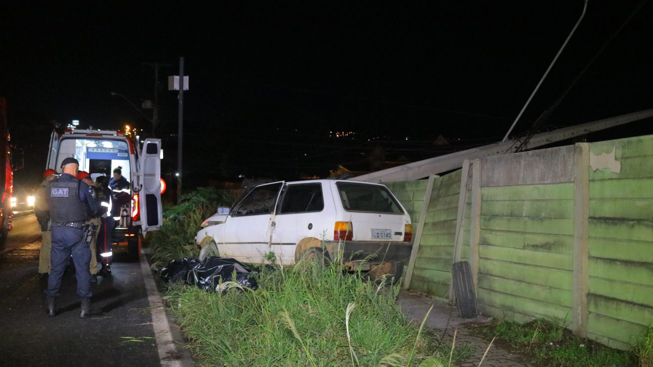 Motorista bate contra o poste e morre na PR-151 Boca no Trombone Motorista bate contra o poste e morre na PR-151